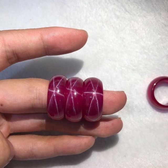 Nhẫn ruby sao thái