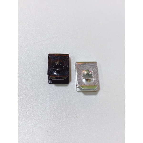 Pát kẹp ren xoắn 4li 5li dàn áo Yamaha Honda màu trắng, pát kẹp răng thưa màu đen