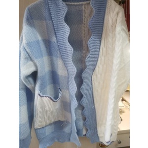 Hàng Sẵn_ Áo khoác len phối màu xanh sữa viền cánh hoa anh đào Hadu shop