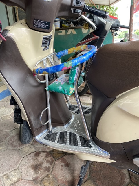 [ giá rẻ nhất] Ghế ngồi xe máy cho bé , dành cho cả xe ga xe số khung inox