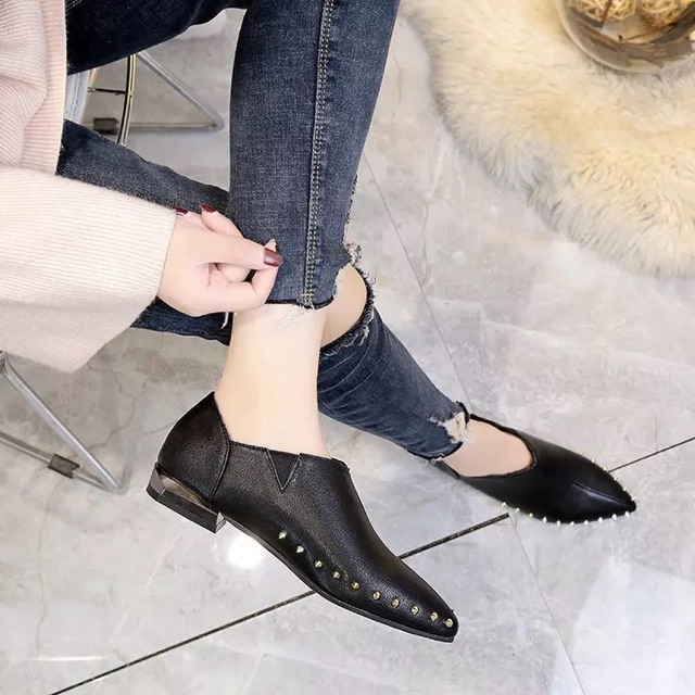 Boots cổ ngắn nạm đinh gót phối kim loại 2cm | BigBuy360 - bigbuy360.vn