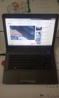 Máy tính xách tay Samsung RC418