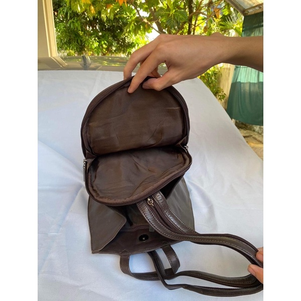 Túi chuẩn si. Túi qua sử dụng. Khách vui lòng xem hình nếu muốn biết thêm thông tin sản phẩm mời khách vô chat . Thanks.