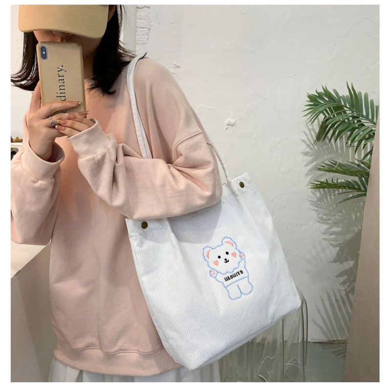 Túi tote vải đeo vai nhung tăm hình gấu thêu 3 nút bấm form túi cứng cáp sang xịn mịn mã TP1 | tiemtuitotebypat
