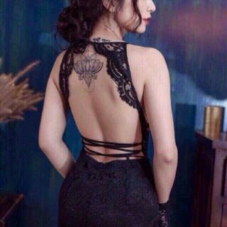 Đầm body ren đan dây hở sau lưng