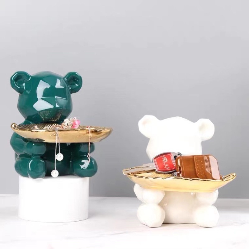 Tượng gấu bằng sứ cầm khay đựng đồ màu xanh, trắng trang trí nhà cửa [Haza Home Decor]