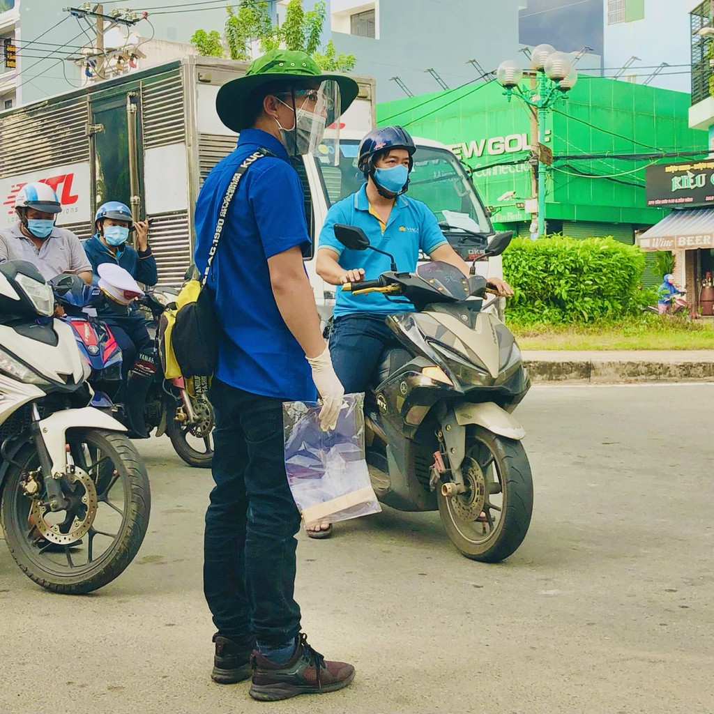 Kính chống giọt bắn bảo vệ sức khỏe ,tháo rời được,hàng cao cấp đạt chuẩn xuất khẩu