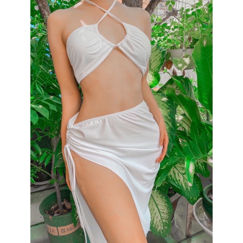 Bikini đi biển siêu sexy kèm chân váy rút trắng