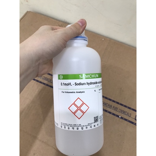 Dung dịch chuẩn 0.1 mol/lit sodium hydroxide 0.1N Samchun Hàn Quốc chai 1 lít