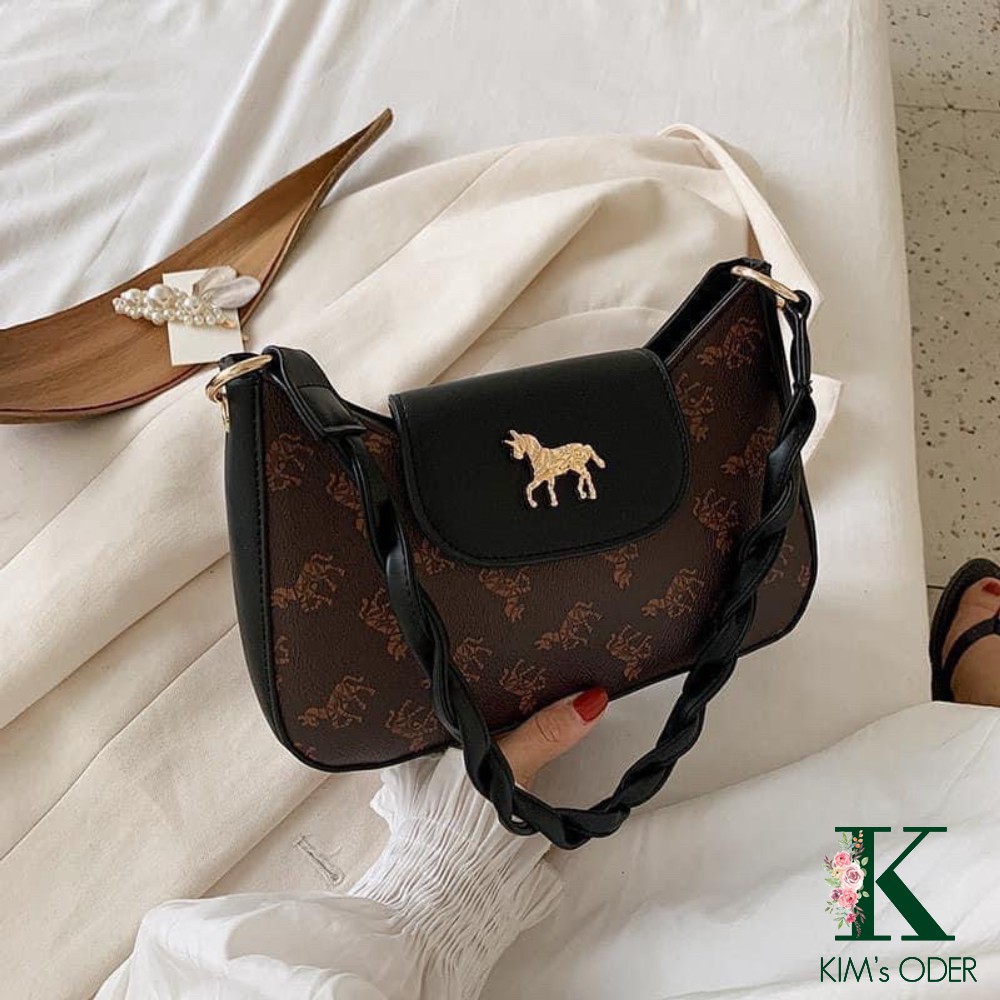 Túi da cắp nách, đeo chéo hoạ tiết con ngựa mới nhất | BigBuy360 - bigbuy360.vn