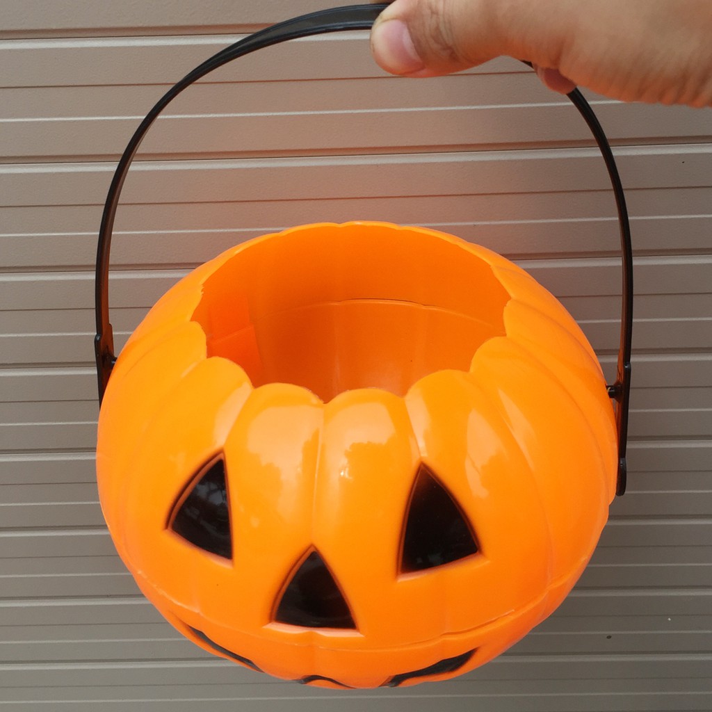 Giỏ xách bí ngô đựng kẹo Halloween bằng nhựa đường kính 17cm