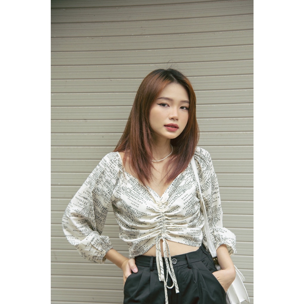 Áo Kiểu Croptop Rút Dây Tay Lỡ - AK22015