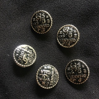 NÚT KIM LOẠI THƯƠNG HIỆU size 1.8cm
