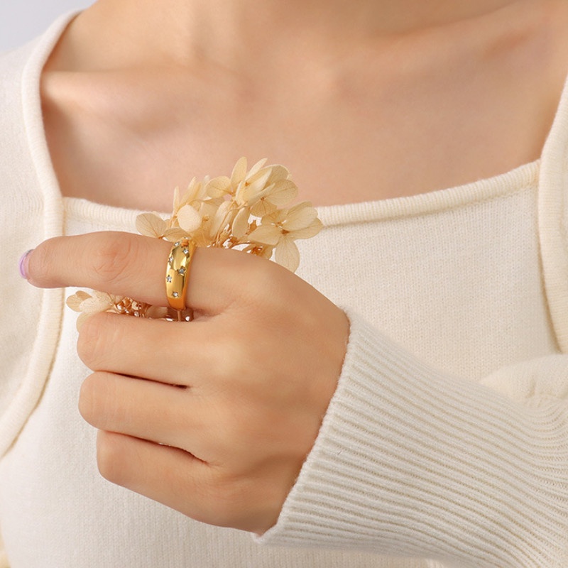 Nhẫn Nữ Vòng Cung Nhiều Ngôi Sao Nhỏ Titan Ko Đen TT 4197