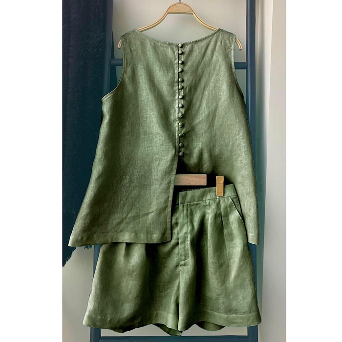 Sét bộ linen sát nách phối nút xẻ sau trẻ trung - Xanh rêu