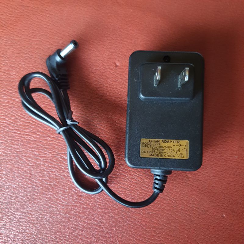 Sạc đèn pin chân tròn to 4,5V-750mA sạc siêu nhanh cho đèn pin đeo đầu