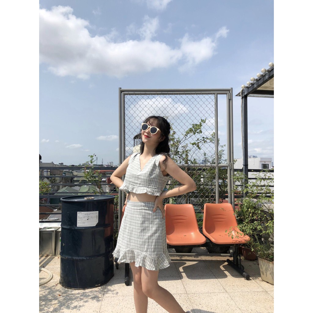 SET ÁO CROPTOP KẺ CARO VẠT BÈO CỔ V MIX CHÂN VÁY CARO ĐUÔI CÁ HOT