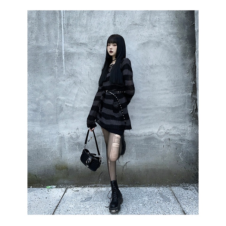 Áo len dài váy kẻ ngang rách gấu tạo layer cá tính phong cách Châu Âu Lady Ghost