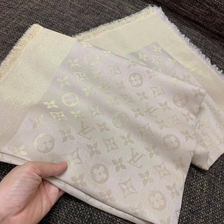 Khăn L.v Be nhũ vàng mới về.