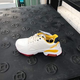 Giày sneaker size 38