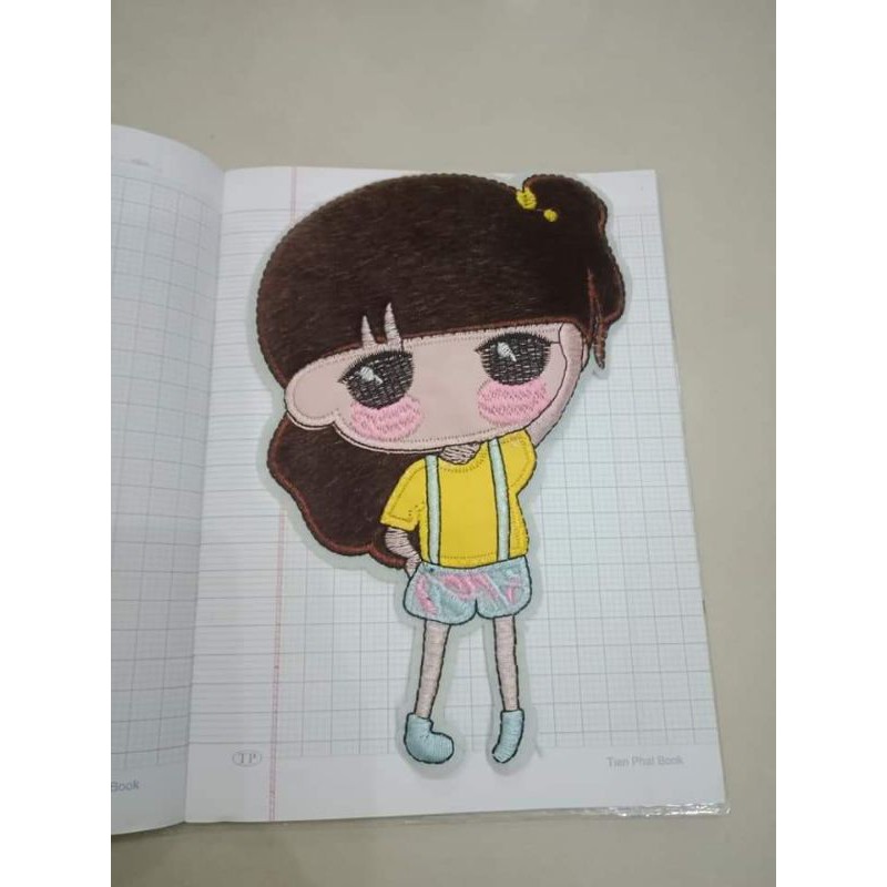 Mẫu bé gái trang trí quần áo, đồ handmade