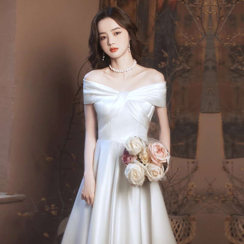 Đầm Maxi Trễ Vai Màu Trắng Plus Size Cho Cô Dâu