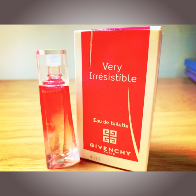 Nước hoa mini Givenchy Very Irresistible EDT 4.5ml