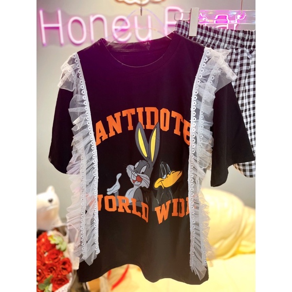 SET BỘ ĐI CHƠI - ÁO THUN IN HÌNH THỎ PHỐI REN KÈM QUẦN SHORT NGẮN CARO - SP001110