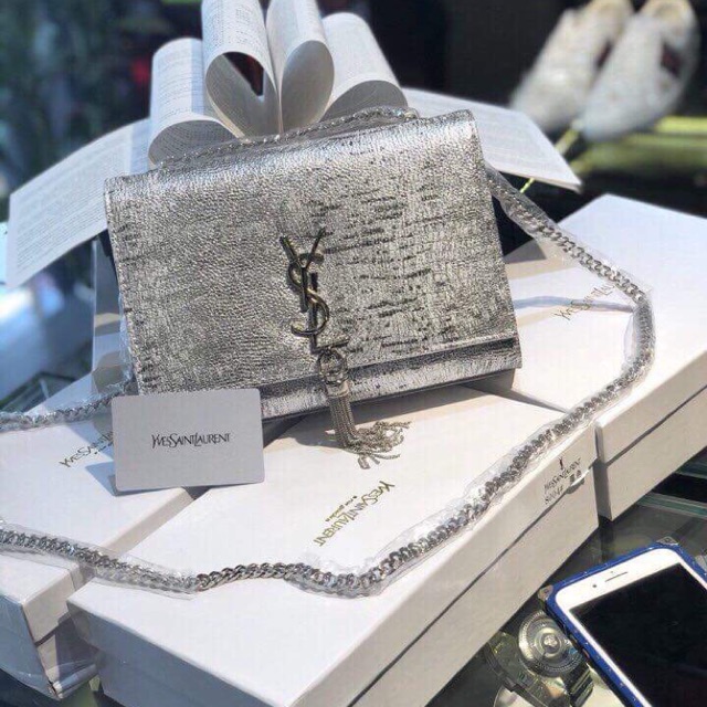 Túi dây xích trắng