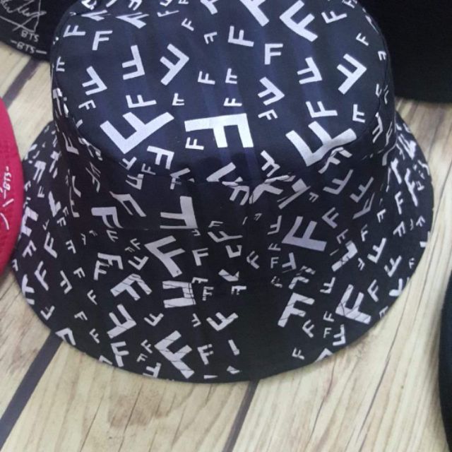 Mũ tai bèo Fendi