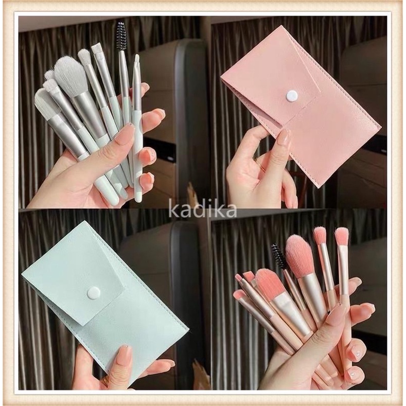 com bo bộ cọ mini 8 cây siêu cute bỏ túi rất gọn  tiện lợi khi mang theo đi du lịch , giúp bạn luôn tươi tắn rạng ngời