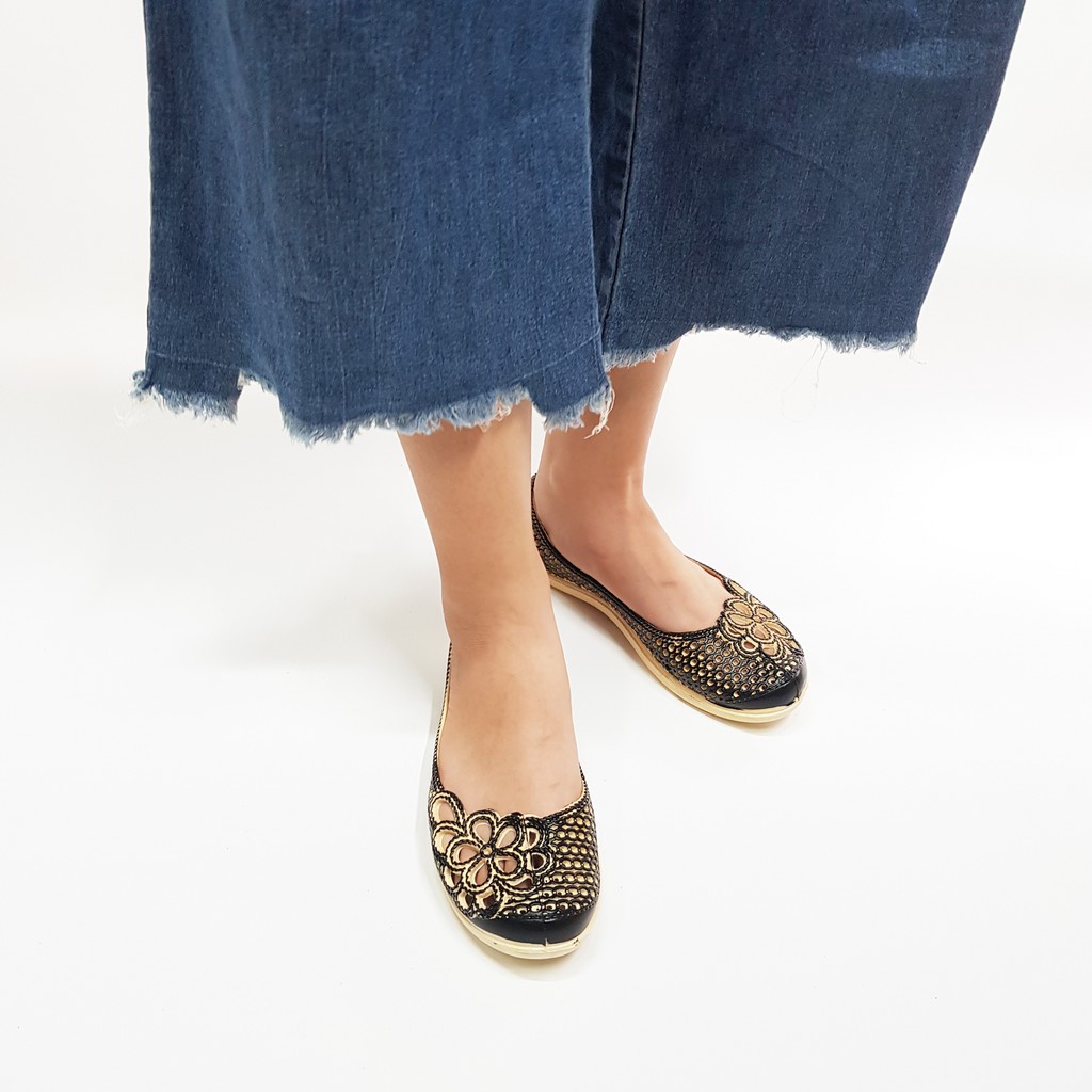 3L03 Giày bệt lỗ in hoa hot trend hè 2020 form nhỏ mua tăng 1 size | BigBuy360 - bigbuy360.vn