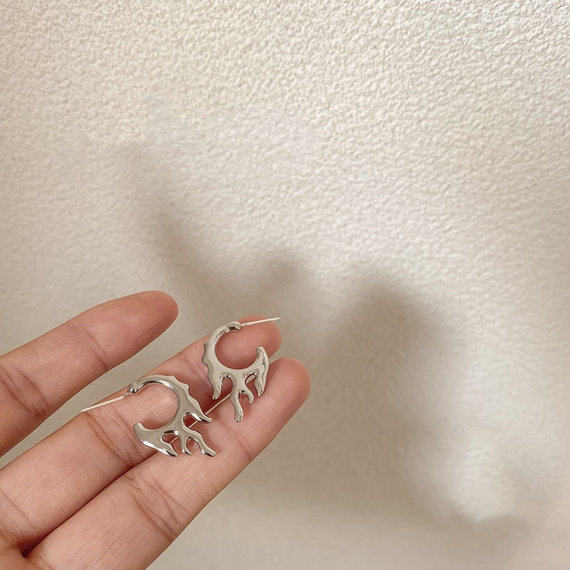 1 Cặp Khuyên Tai Tròn Màu Bạc Họa Tiết Ngọn Lửa Thời Trang Sáng Tạo