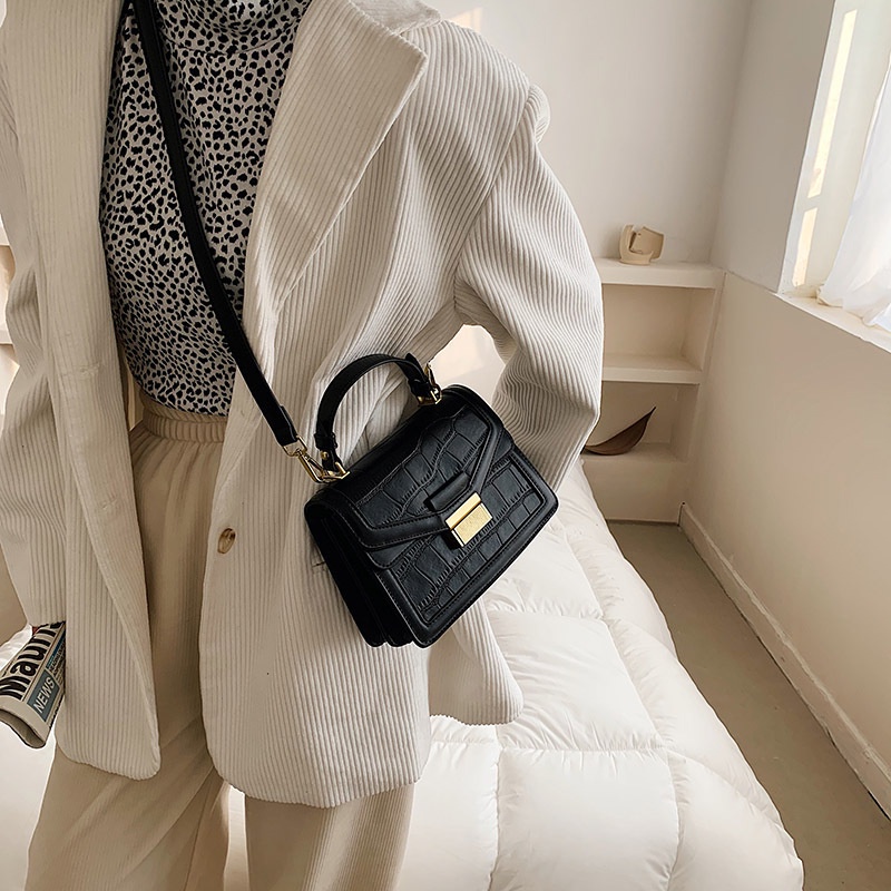 Túi xách nữ  đeo chéo đi chơi đẹp túi đeo vai khóa vuông chất liệu da vân cao cấp