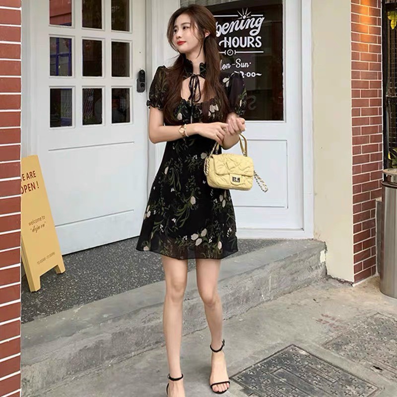 ĐẦM HOA  CUT-OUT NGỰC 🌹 Hè năm nay nhất định phải có ít nhất 1 em hoa hồng trong tủ nhé chị em ơi. Chất mát mịn - vừa xi