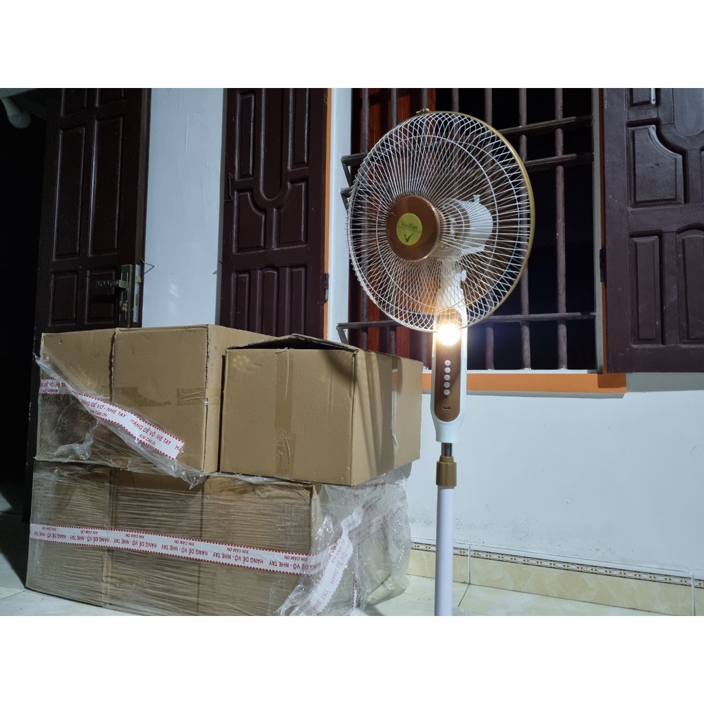 QUẠT TÍCH ĐIỆN NĂNG LƯỢNG MẶT TRỜI, Có Cổng Sạc Điện Thoại, Đèn Pin, Tích Điện Lên Đến 10 Tiếng Sử Dụng,Bảo Hành 6 Tháng