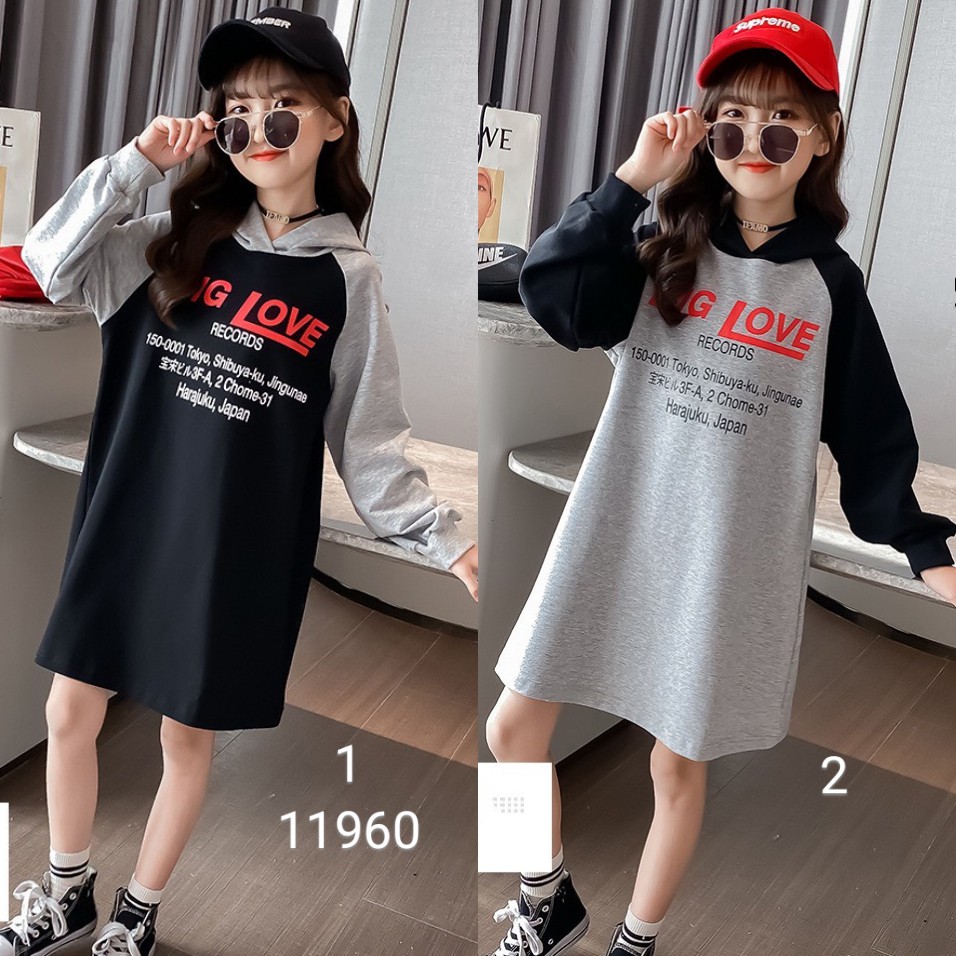 Áo váy nỉ liền mũ Big Love cho bạn teen. Mùa thu mix thêm đôi giày sneaker nữa là chuẩn đẹp.sz 110/170