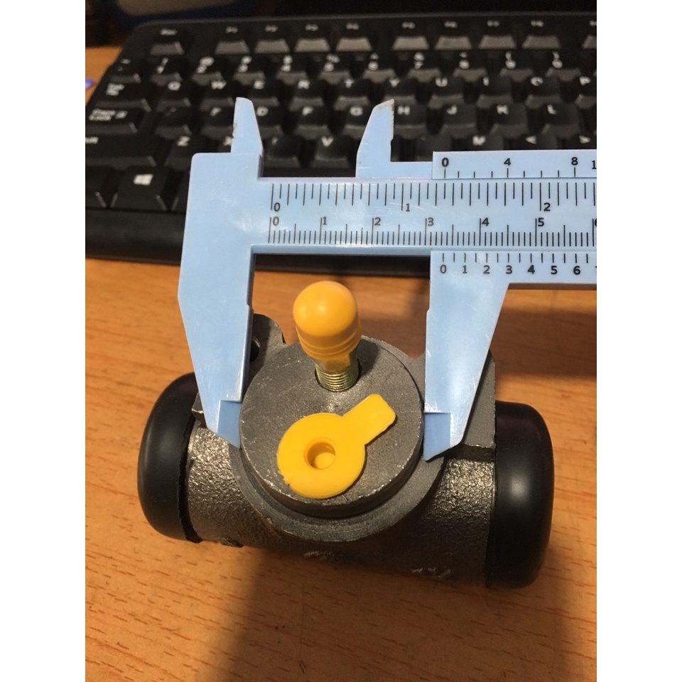 Heo thắng con xe nâng