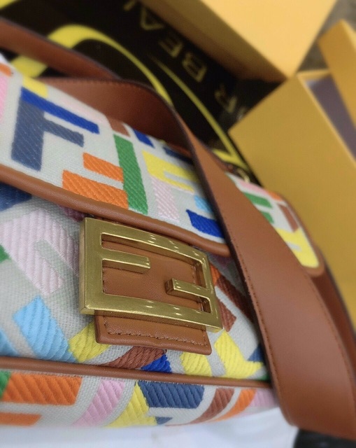 Túi đeo chéo đeo vai kẹp nách chữ màu sắc hàng cao cấp fullbox có hộp