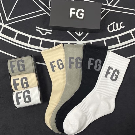 Vớ ESSENTIALS &amp; FG cao cổ Nam Nữ phong cách thể thao, trẻ trung, năng động.