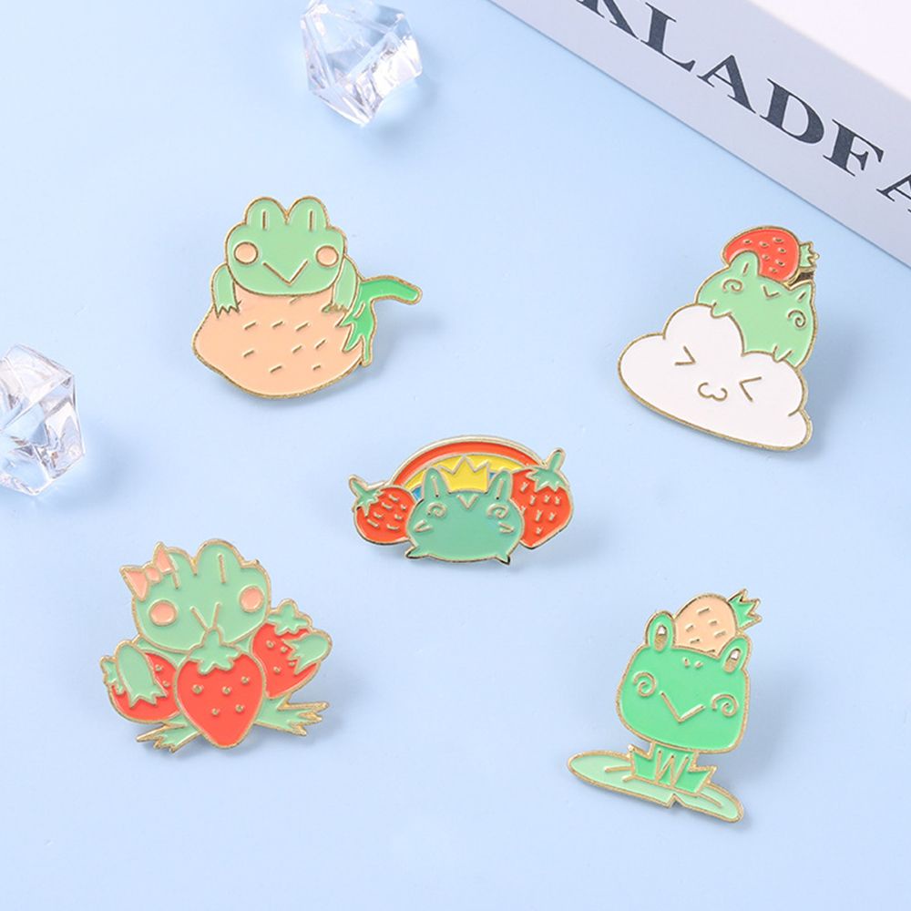 Ghim Cài Áo Bằng Kim Loại Tráng Men Hình Ếch Ăn Dâu Dễ Thương Sáng Tạo