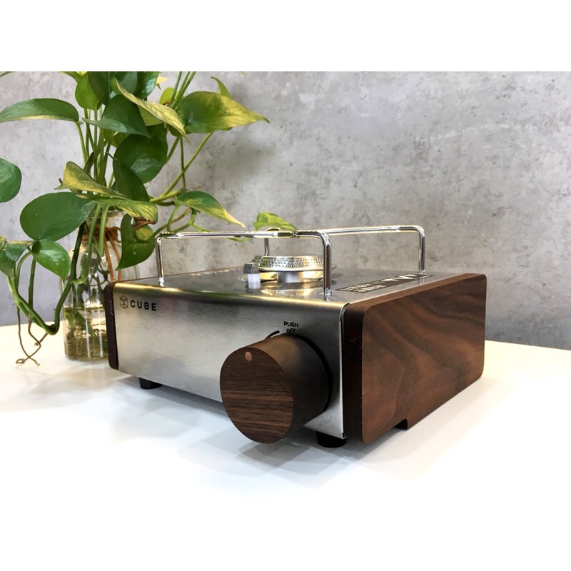 Bếp gas Cube + ốp gỗ óc chó. nhập khẩu
