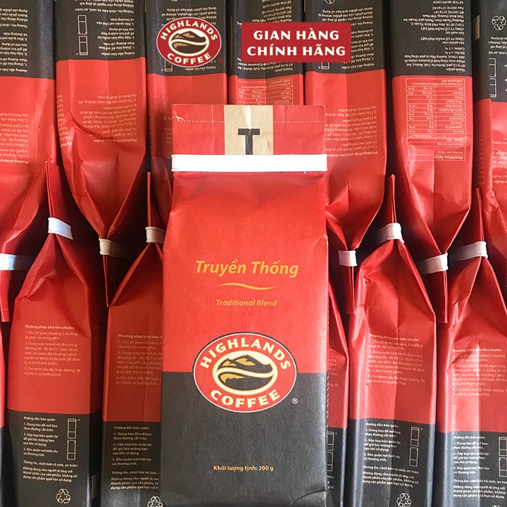 Hai gói cà phê rang xay Truyền Thống Highlands Coffee 200g, cafe pha phin Truyền thống: cà phê arabica + cà phê robusta | BigBuy360 - bigbuy360.vn
