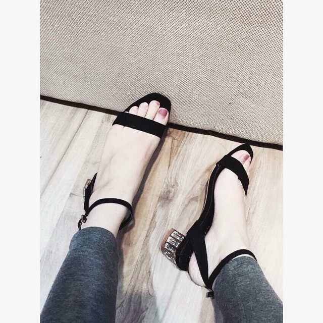 SANDAL CHARLES KEITH GÓT ĐÁ 5p ! Màu 