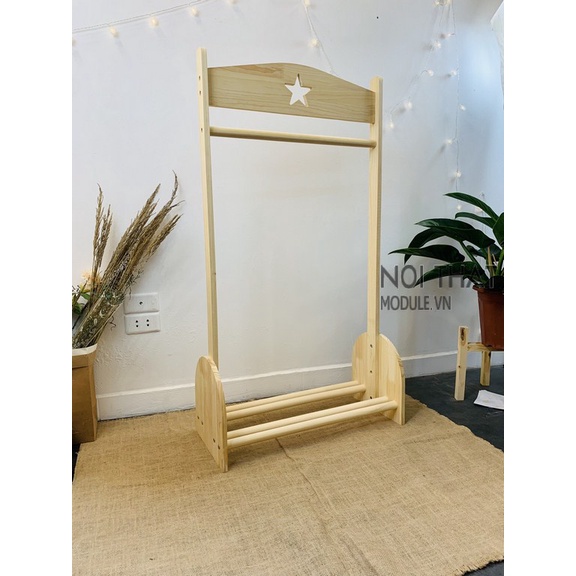 Giá treo quần áo cho em bé, chất liệu gỗ thông tự nhiên kiểu dáng siêu đẹp