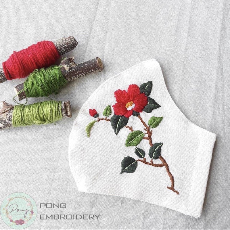 Khẩu trang thêu tay