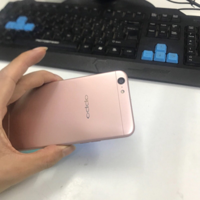 Điện thoại oppo Neo 9s(Oppo A39) màu hồng hàng công ty Ram 3 bộ nhớ 32gb,hình thức 95%,dùng 2 sim.