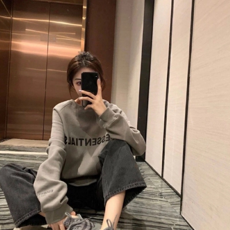 Áo Sweater ESSENTIAL Nam Nữ Unisex Màu Nâu Nhạt Cổ Tròn Dài Tay Chất Nỉ Bông Dày Dặn Hàng Quảng Châu Phom Rộng Năng Động | BigBuy360 - bigbuy360.vn