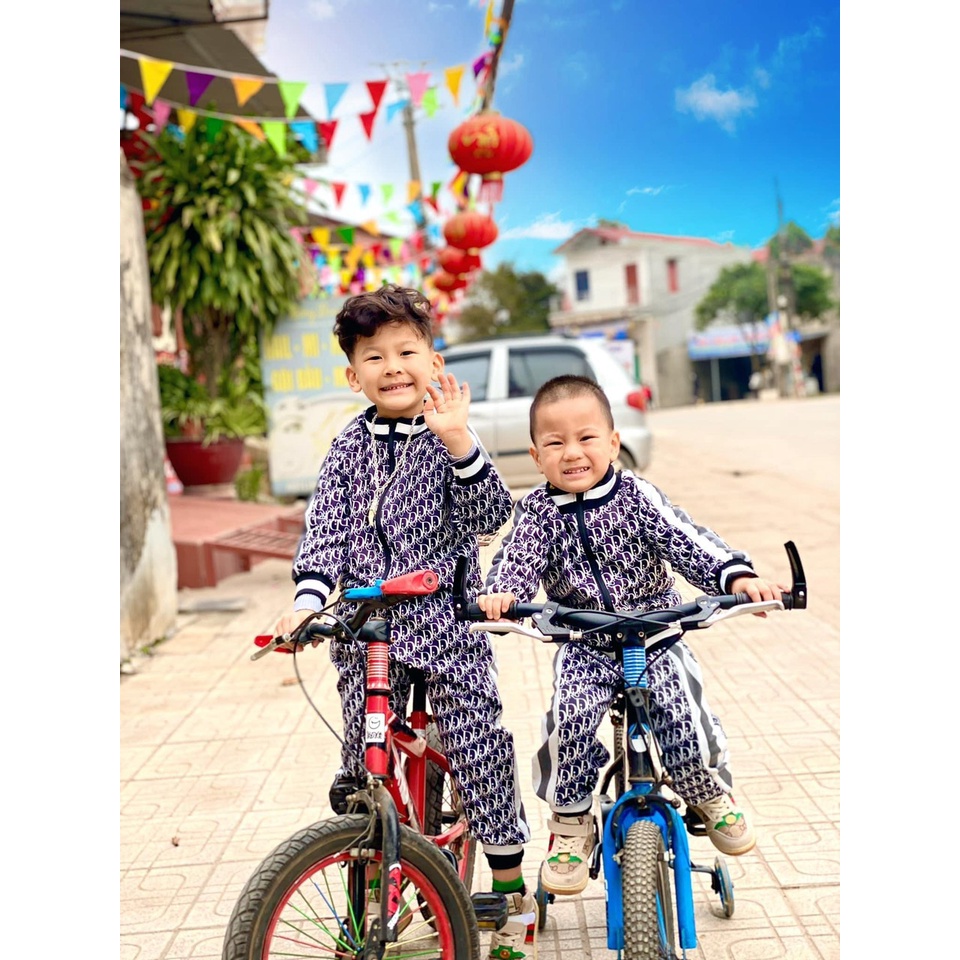 Bộ quần áo thu đông họa tiết DR