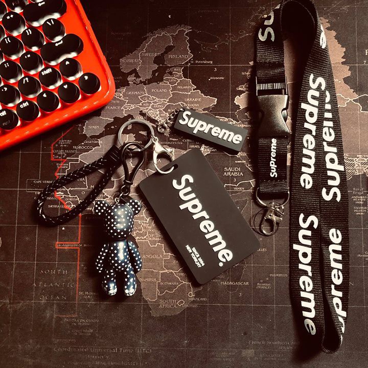 Phụ Kiện Móc Khoá Dây Đeo Thẻ Keychain Supreme/Bape/Chrome Heart/Off White/Vans/Stussy